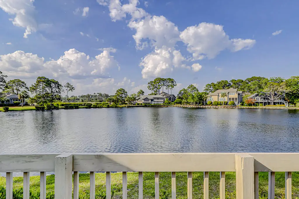 Retreat w/ panoramic lagoon views, shared pool, golf courses & tennis courts