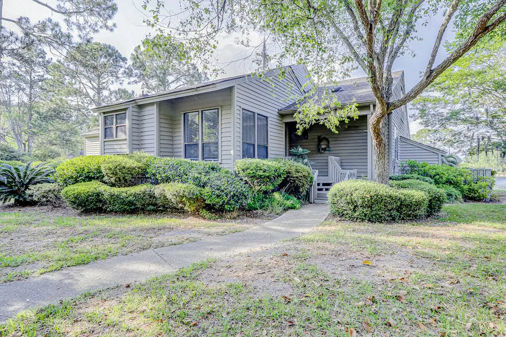 Retreat w/ panoramic lagoon views, shared pool, golf courses & tennis courts