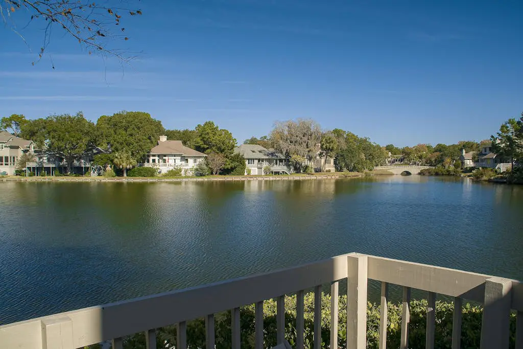 Retreat w/ panoramic lagoon views, shared pool, golf courses & tennis courts