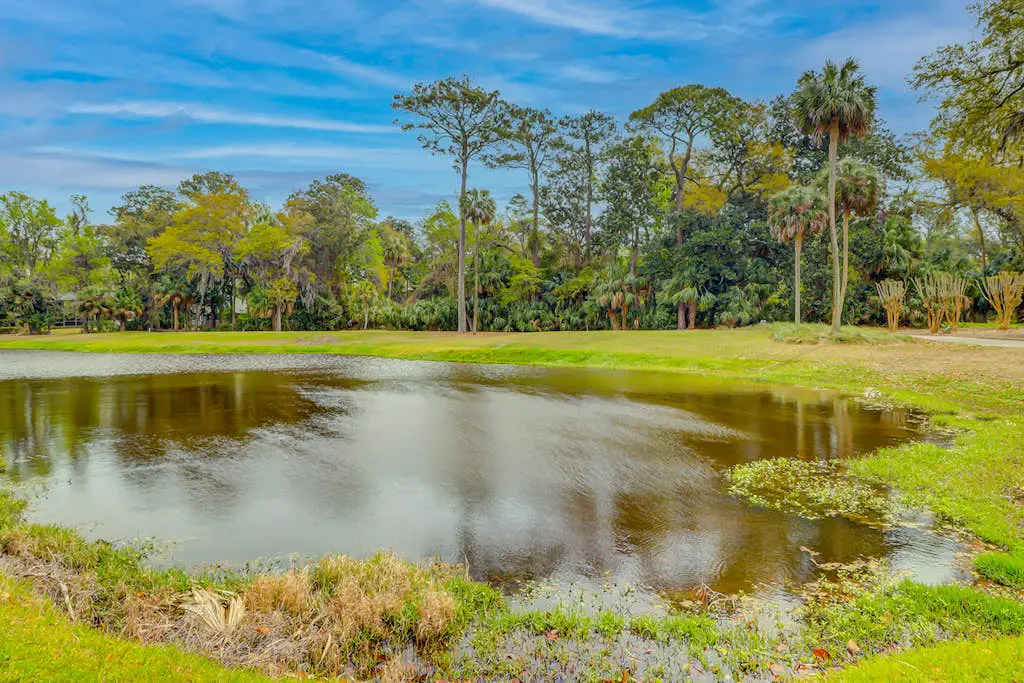 Newly-renovated condo w/ lagoon views, shared pool, & tennis courts
