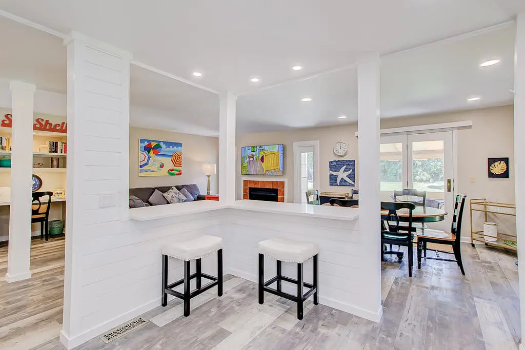 Newly-renovated condo w/ lagoon views, shared pool, & tennis courts