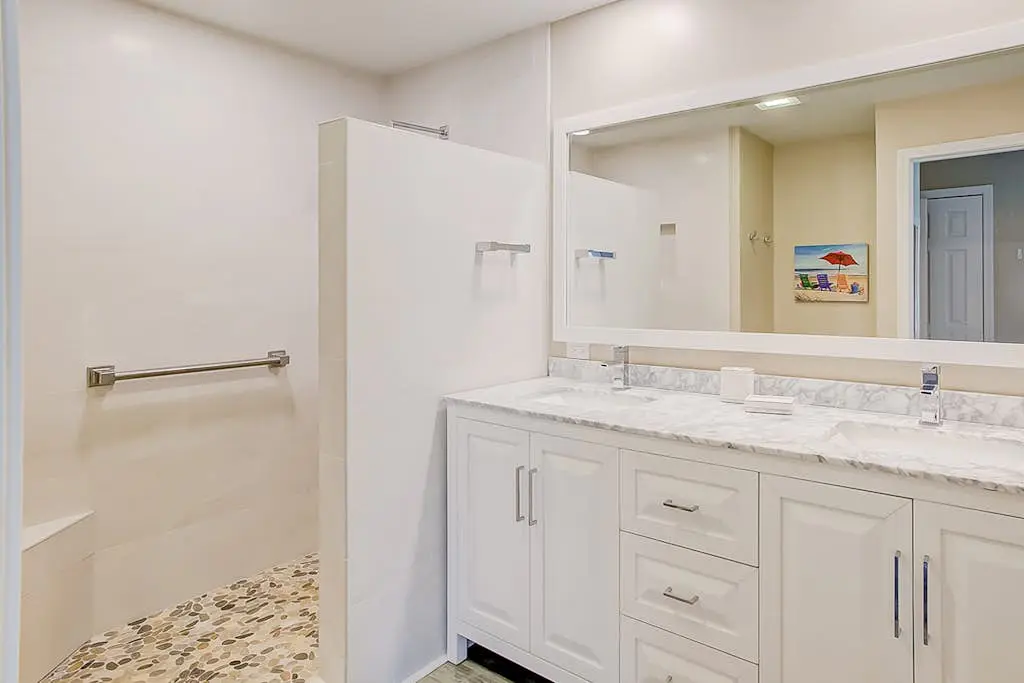 Newly-renovated condo w/ lagoon views, shared pool, & tennis courts
