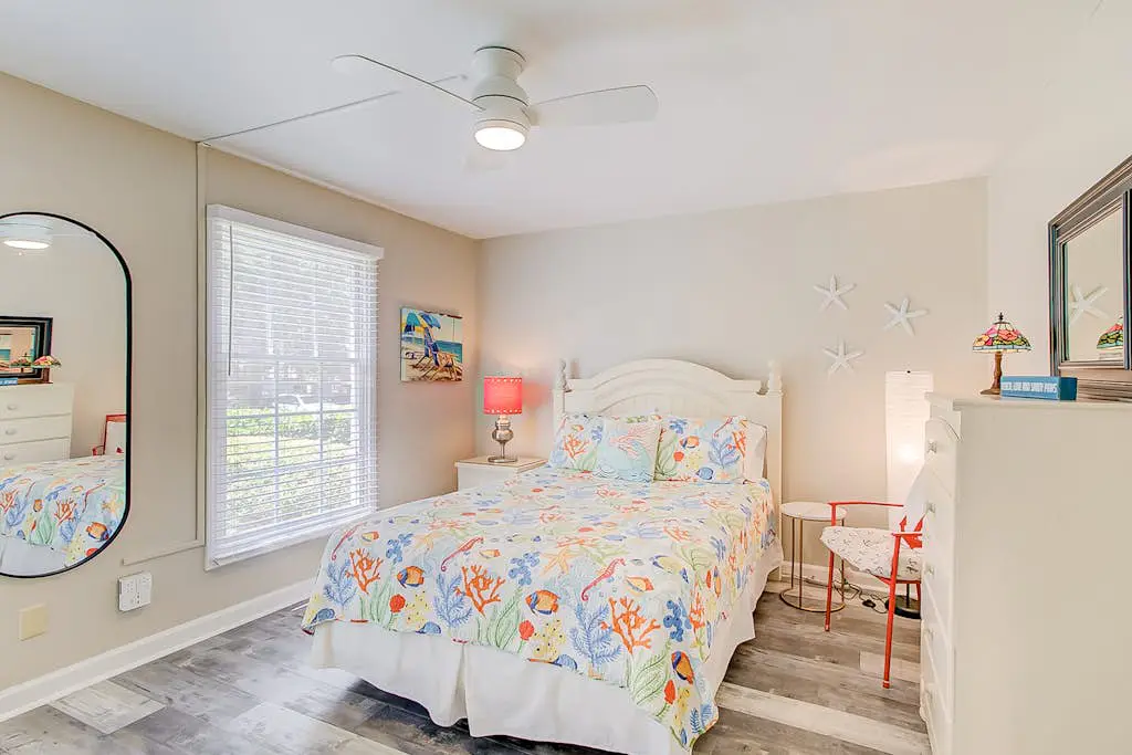 Newly-renovated condo w/ lagoon views, shared pool, & tennis courts