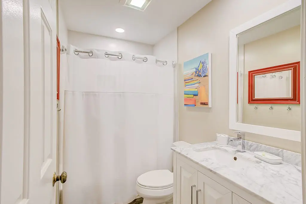 Newly-renovated condo w/ lagoon views, shared pool, & tennis courts