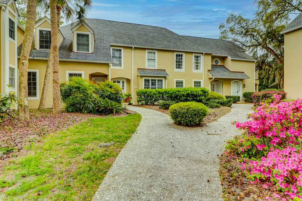 Newly-renovated condo w/ lagoon views, shared pool, & tennis courts