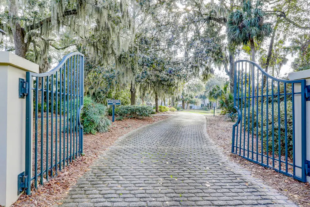 Newly-renovated condo w/ lagoon views, shared pool, & tennis courts