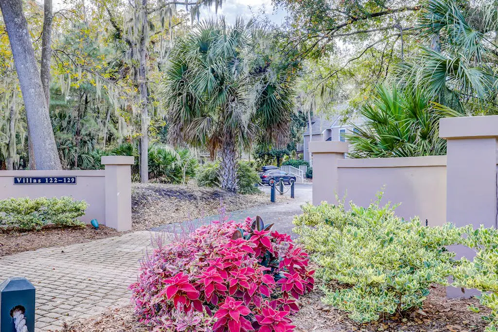 Newly-renovated condo w/ lagoon views, shared pool, & tennis courts
