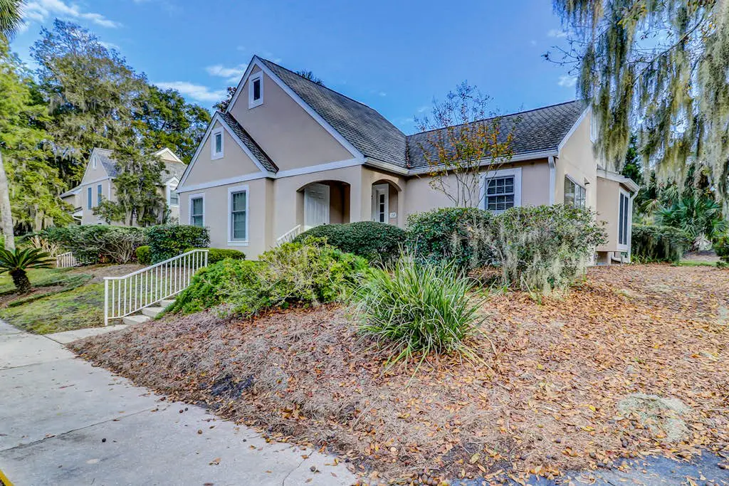 Newly-renovated condo w/ lagoon views, shared pool, & tennis courts