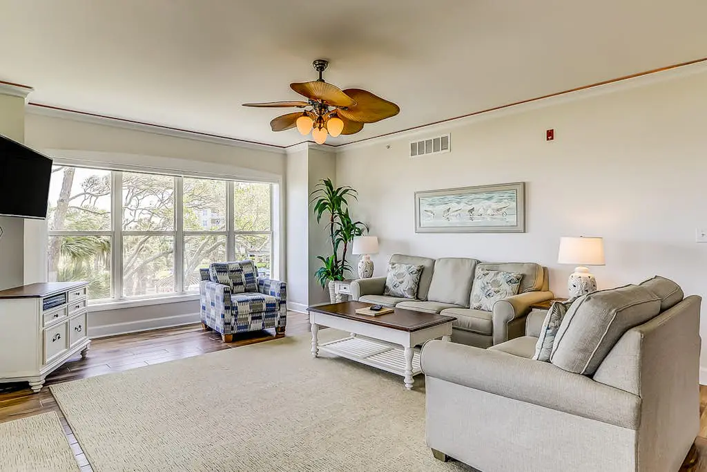 Corner-condo w/ panoramic view & wraparound deck - steps from the water