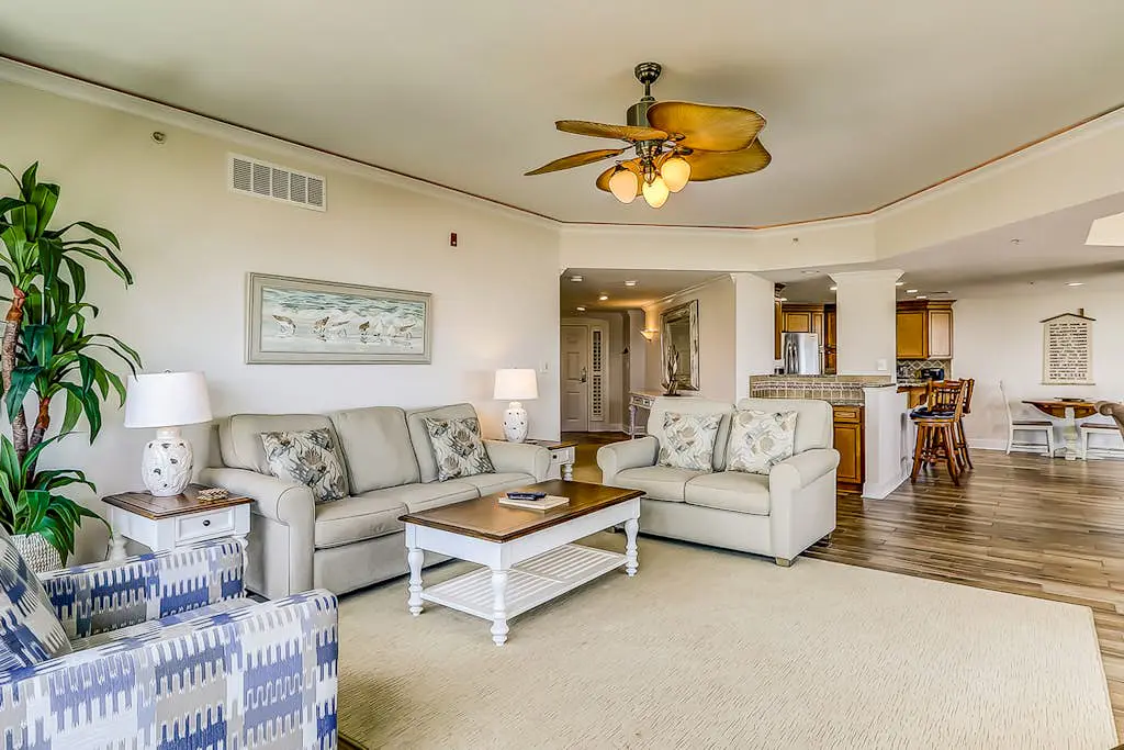 Corner-condo w/ panoramic view & wraparound deck - steps from the water