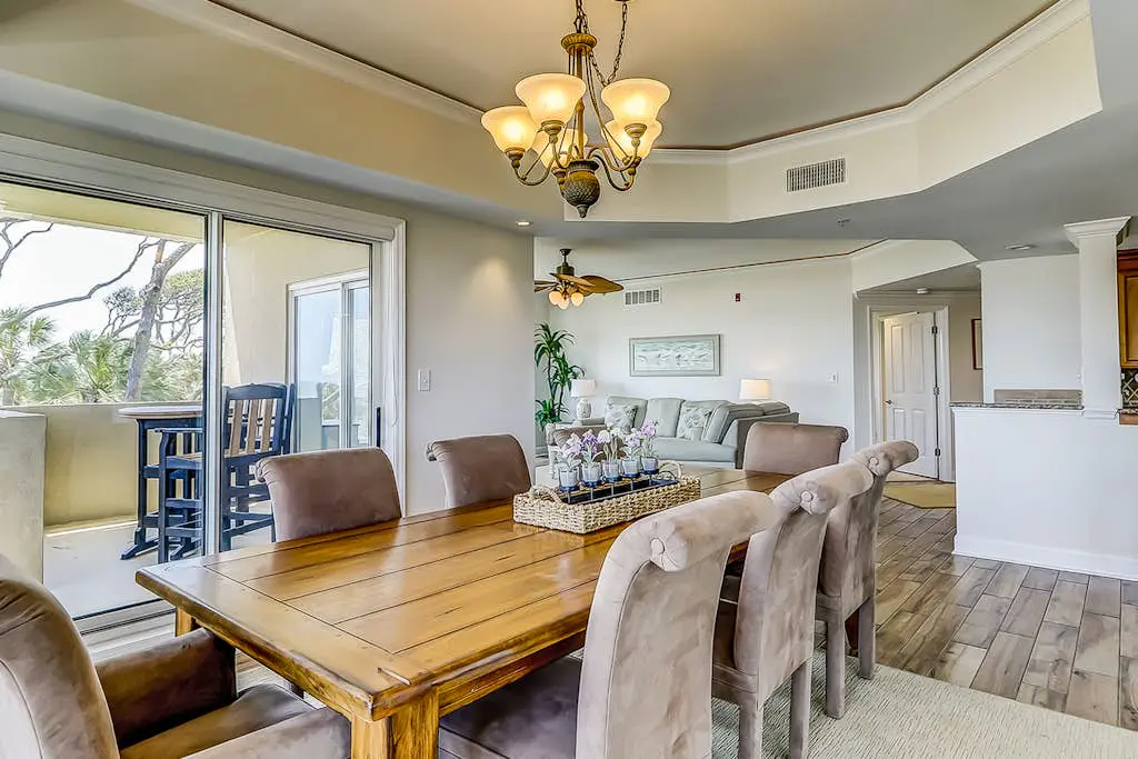 Corner-condo w/ panoramic view & wraparound deck - steps from the water