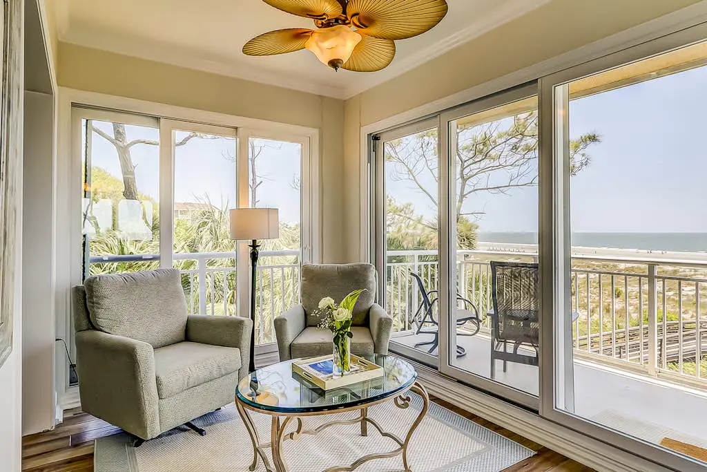 Corner-condo w/ panoramic view & wraparound deck - steps from the water
