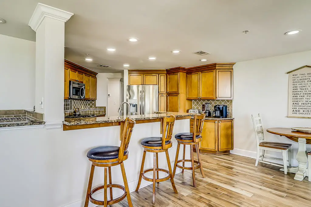 Corner-condo w/ panoramic view & wraparound deck - steps from the water