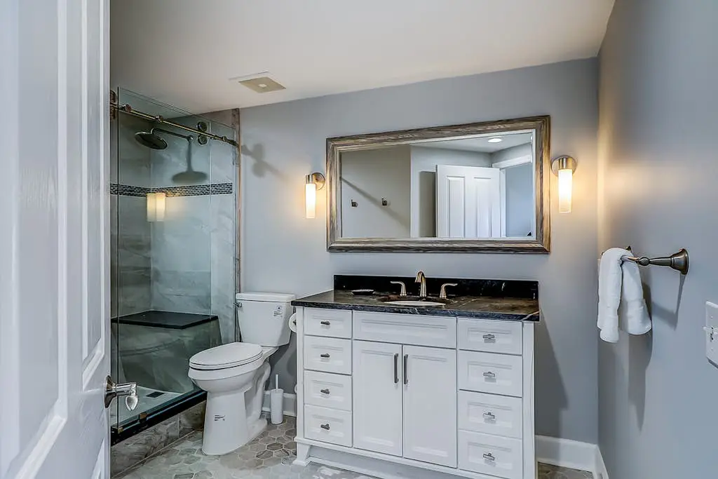 Corner-condo w/ panoramic view & wraparound deck - steps from the water