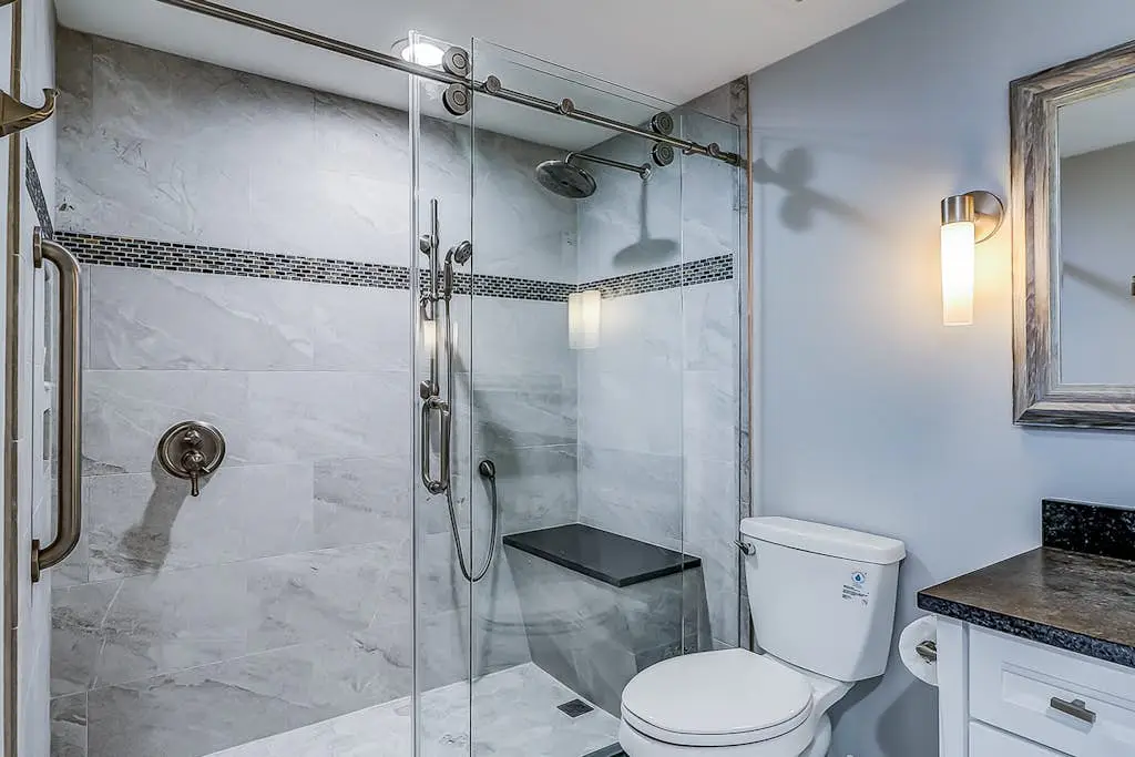 Corner-condo w/ panoramic view & wraparound deck - steps from the water