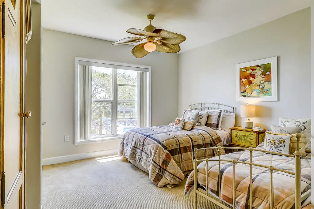 Corner-condo w/ panoramic view & wraparound deck - steps from the water