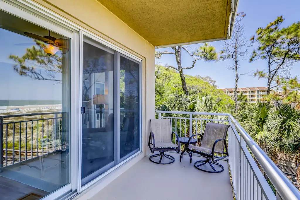 Corner-condo w/ panoramic view & wraparound deck - steps from the water