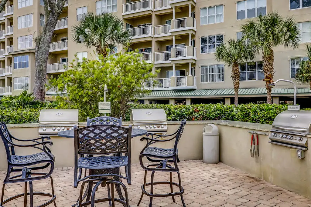 Corner-condo w/ panoramic view & wraparound deck - steps from the water