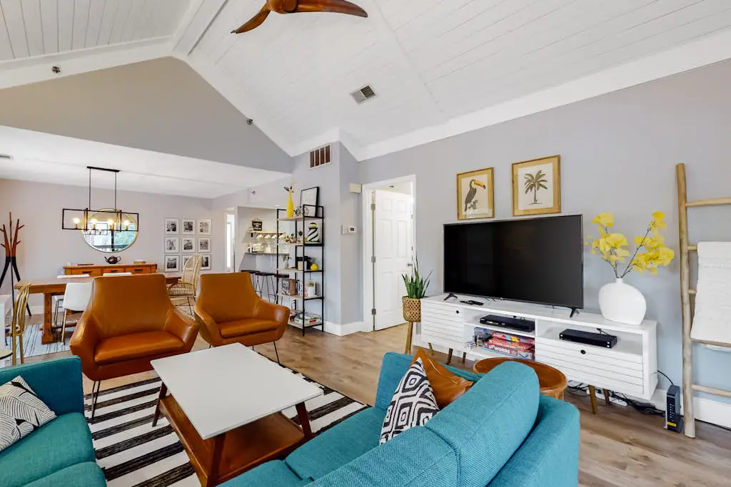 Family-Friendly Condo w/Free WiFi, Covered Porch, Washer/Dryer, and Shared Pool