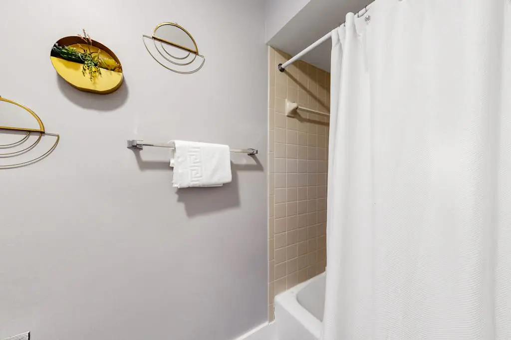 Family-Friendly Condo w/Free WiFi, Covered Porch, Washer/Dryer, and Shared Pool