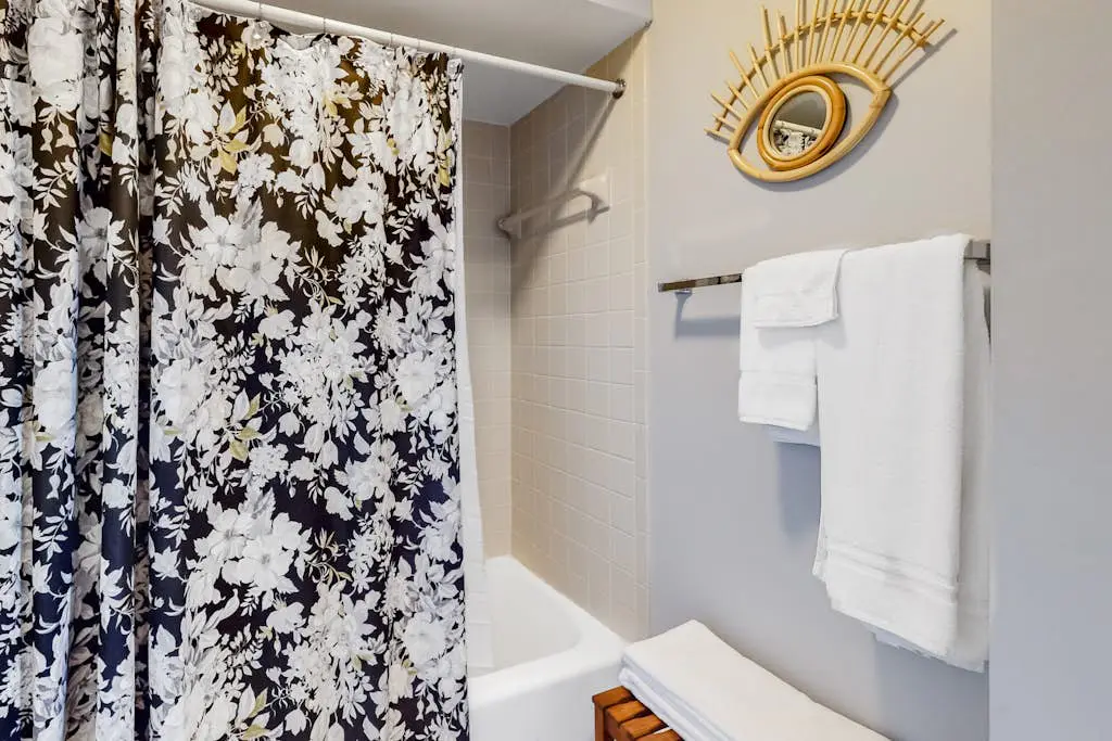Family-Friendly Condo w/Free WiFi, Covered Porch, Washer/Dryer, and Shared Pool