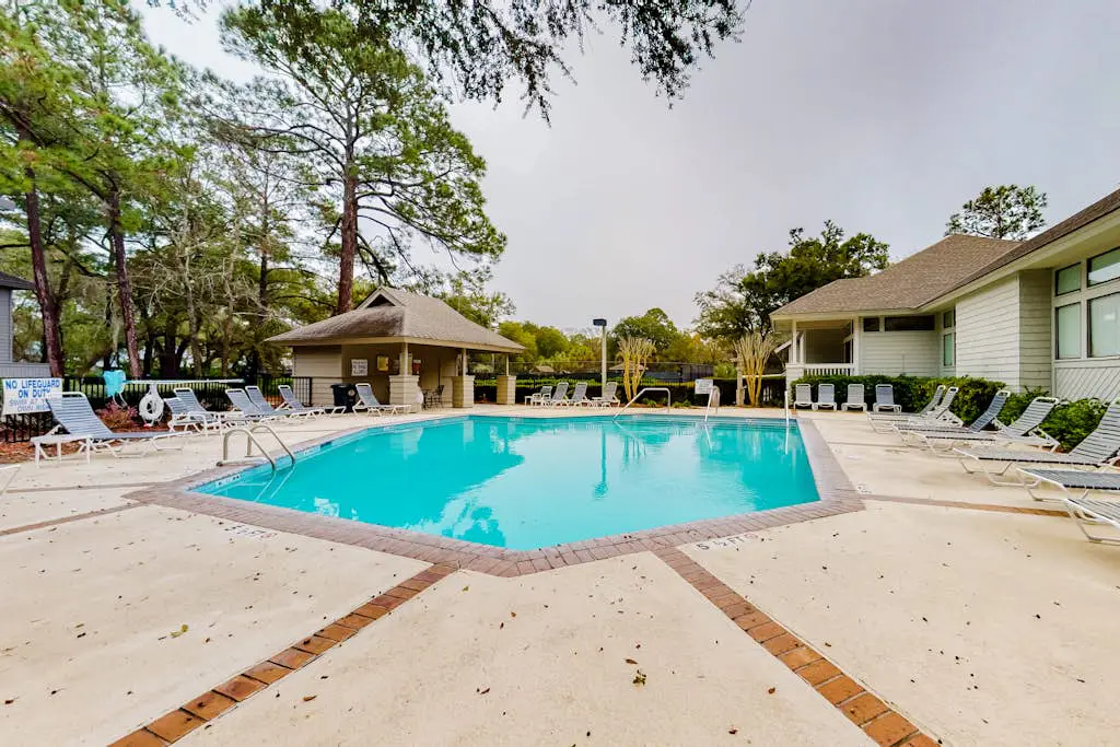 Family-Friendly Condo w/Free WiFi, Covered Porch, Washer/Dryer, and Shared Pool