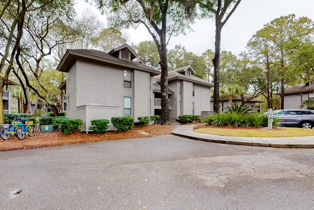 Family-Friendly Condo w/Free WiFi, Covered Porch, Washer/Dryer, and Shared Pool