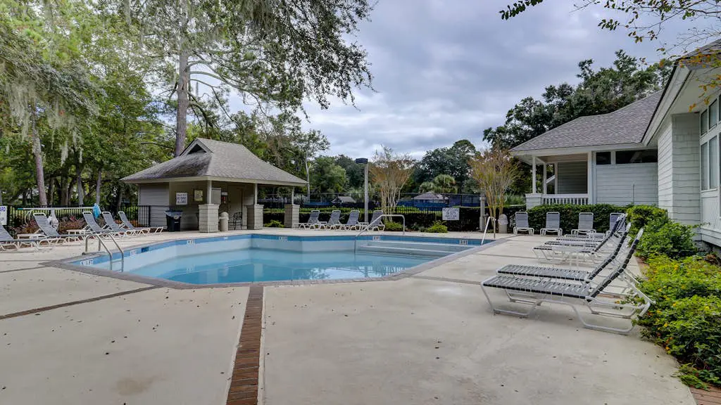 Family-Friendly Condo w/Free WiFi, Covered Porch, Washer/Dryer, and Shared Pool