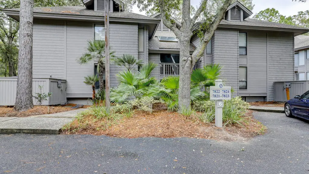 Family-Friendly Condo w/Free WiFi, Covered Porch, Washer/Dryer, and Shared Pool