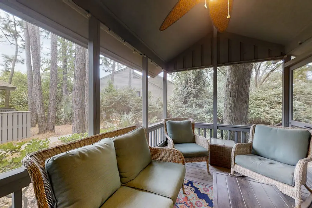 Bright, charming condo with screened porch, shared pool, and easy beach access