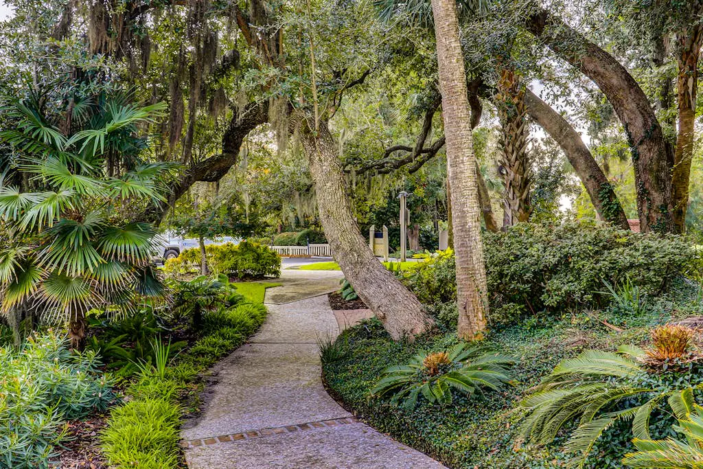 Bright, charming condo with screened porch, shared pool, and easy beach access