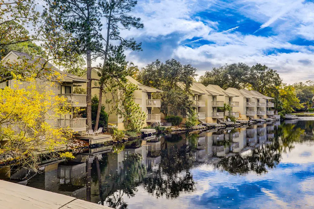 Bright, charming condo with screened porch, shared pool, and easy beach access