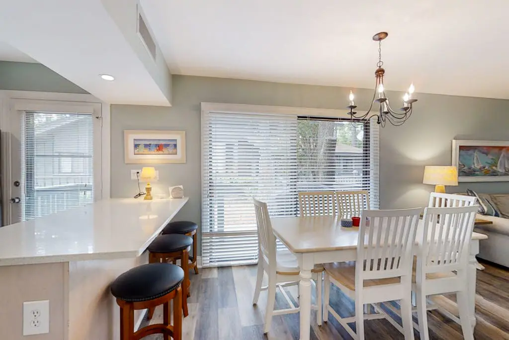 Bright, charming condo with screened porch, shared pool, and easy beach access