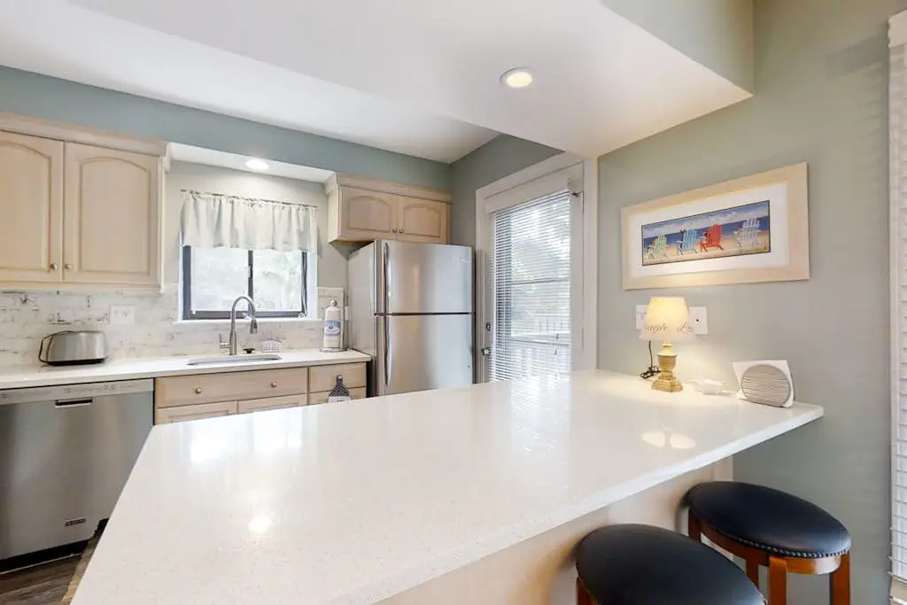 Bright, charming condo with screened porch, shared pool, and easy beach access