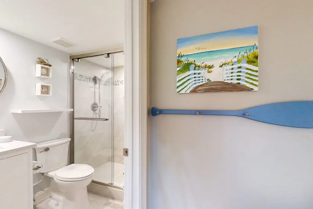 Bright, charming condo with screened porch, shared pool, and easy beach access