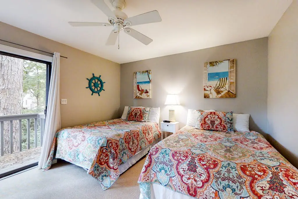 Bright, charming condo with screened porch, shared pool, and easy beach access