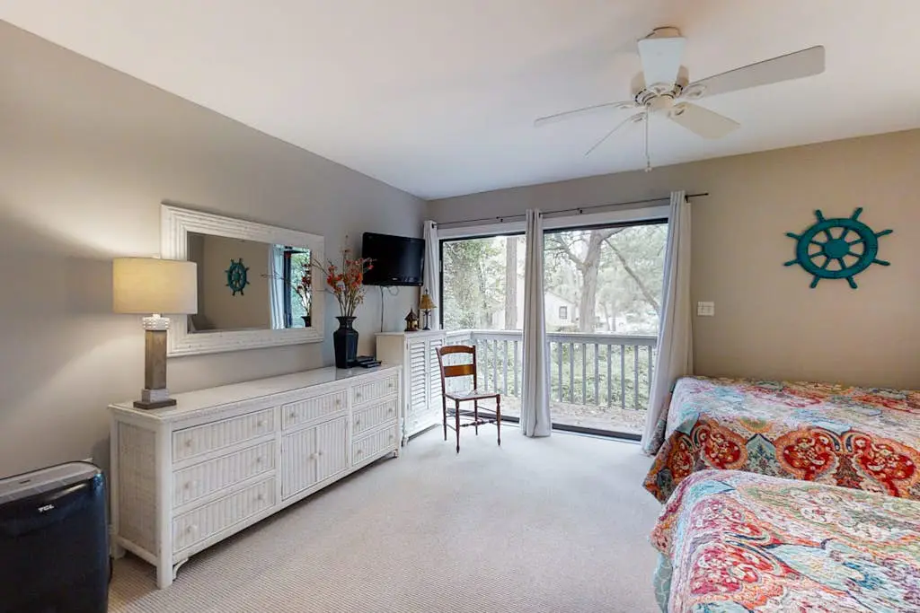 Bright, charming condo with screened porch, shared pool, and easy beach access