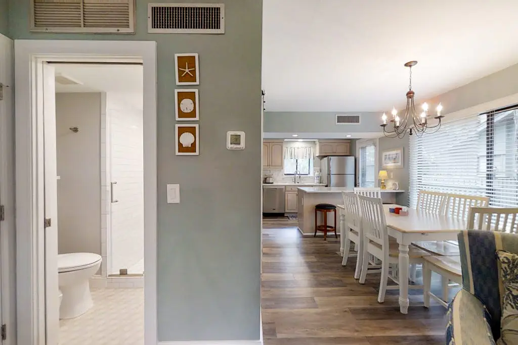 Bright, charming condo with screened porch, shared pool, and easy beach access