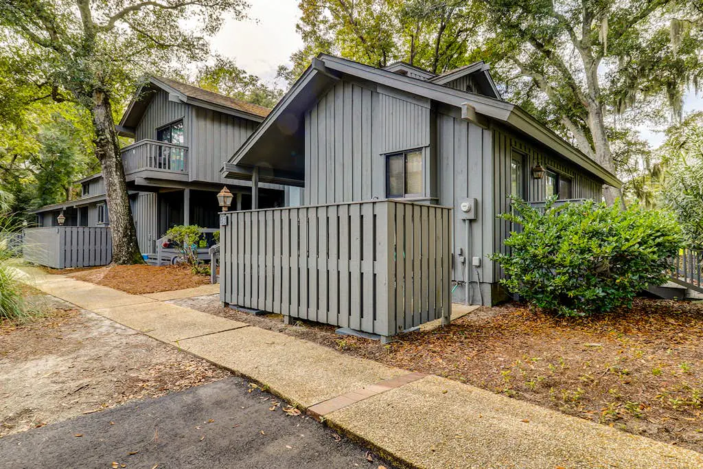 Bright, charming condo with screened porch, shared pool, and easy beach access