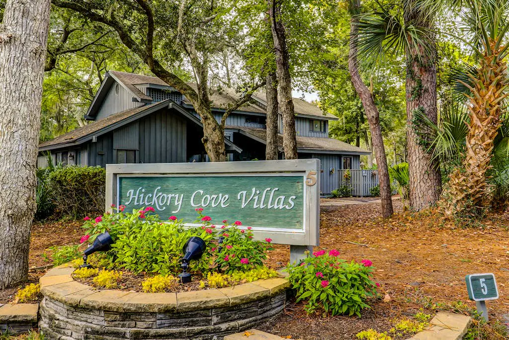 Bright, charming condo with screened porch, shared pool, and easy beach access