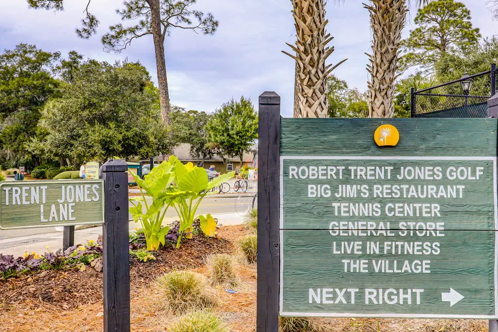 Bright, charming condo with screened porch, shared pool, and easy beach access