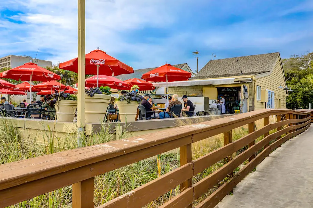 Bright, charming condo with screened porch, shared pool, and easy beach access