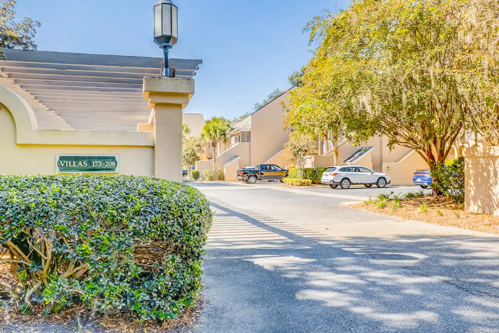 Island Bliss Near the Beach W/ Golf On-Site, Shared Pool/Hot Tub & Private Deck