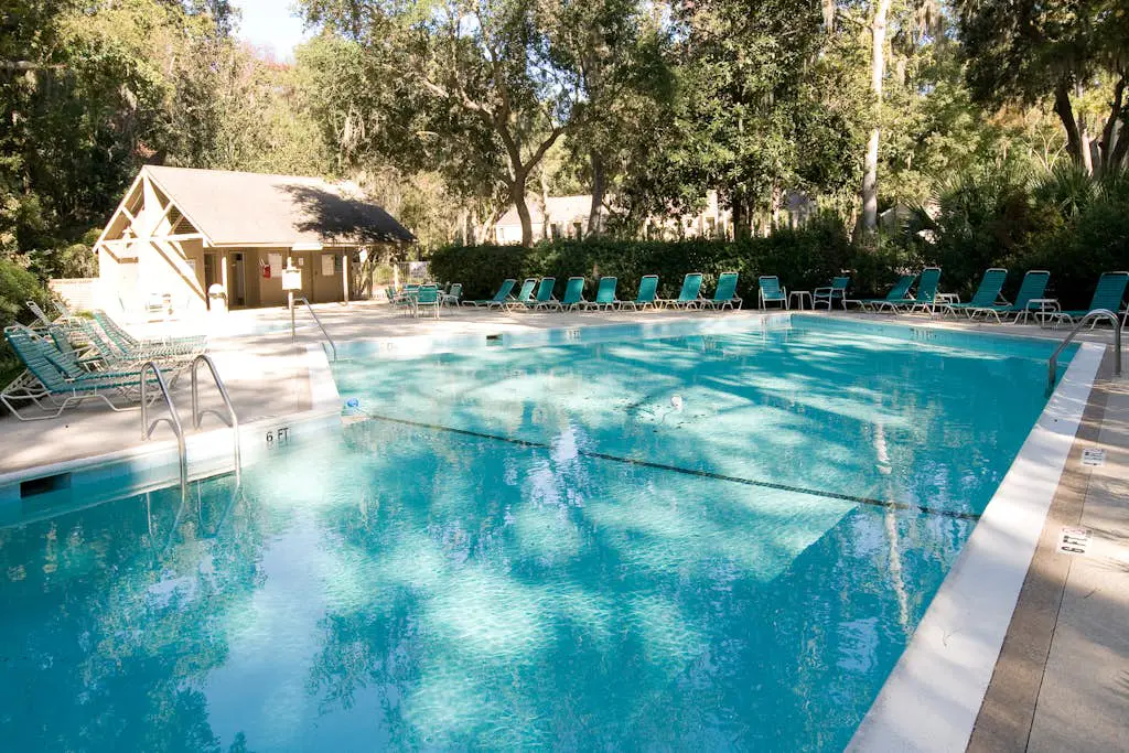 Ground level condo with pool, golf & Sea Pines Beach Club access