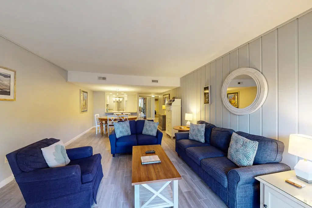 Ground level condo with pool, golf & Sea Pines Beach Club access