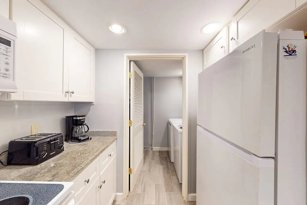Ground level condo with pool, golf & Sea Pines Beach Club access