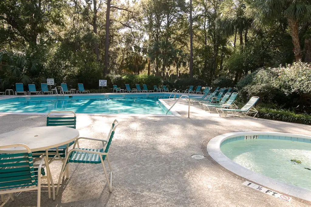 Ground level condo with pool, golf & Sea Pines Beach Club access