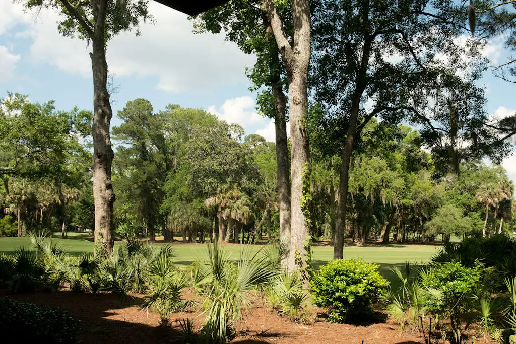 Ground level condo with pool, golf & Sea Pines Beach Club access