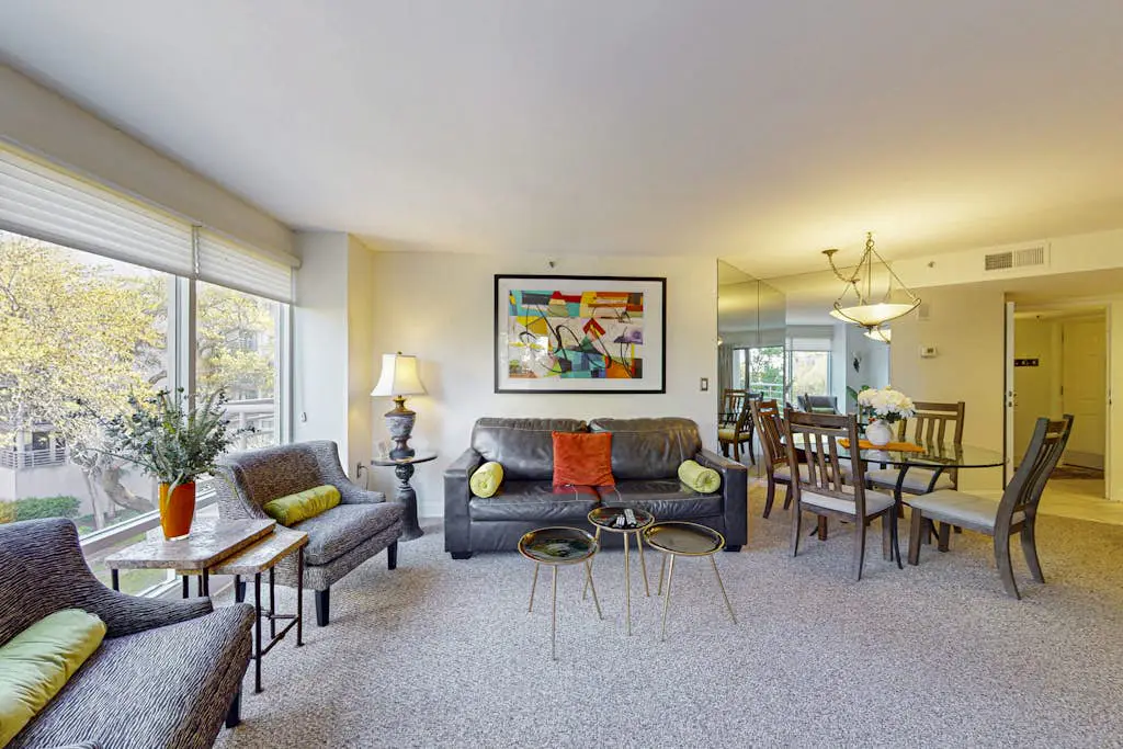 Island condo w/ beach access and balcony view - close to golf