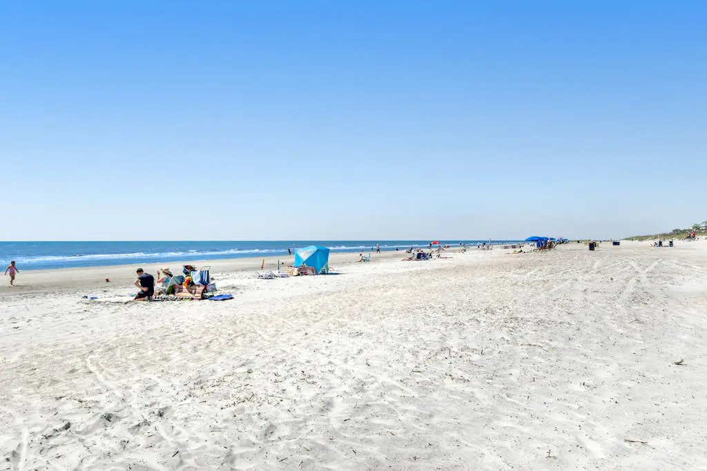 Island condo w/ beach access and balcony view - close to golf